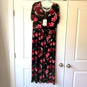 NWT Floral Maxi Dress, Black and Pink, with Pockets! Size Large - XL.